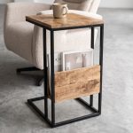 Bijzettafel Lisse van industrieel mangohout en stoere zwarte metalen details.