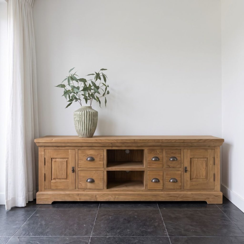 TV-meubel Bologna 220cm van Tower Living nu verkrijgbaar bij HUUS, perfect voor ieder landelijk interieur.