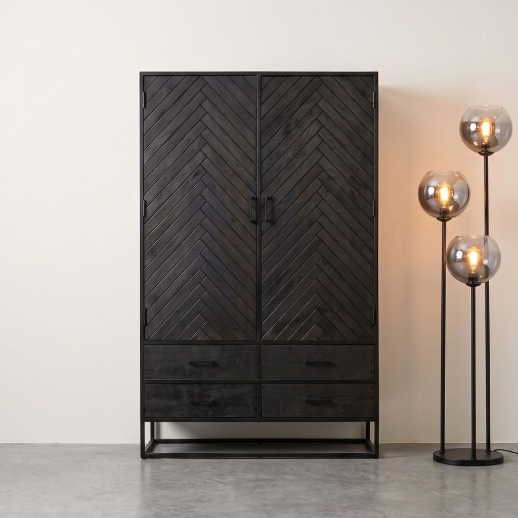 Zwarte mangohouten hoge kast Floor van HUUS perfect voor ieder interieur en betaalbaar.