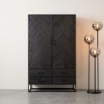Zwarte mangohouten hoge kast Floor van HUUS perfect voor ieder interieur en betaalbaar.