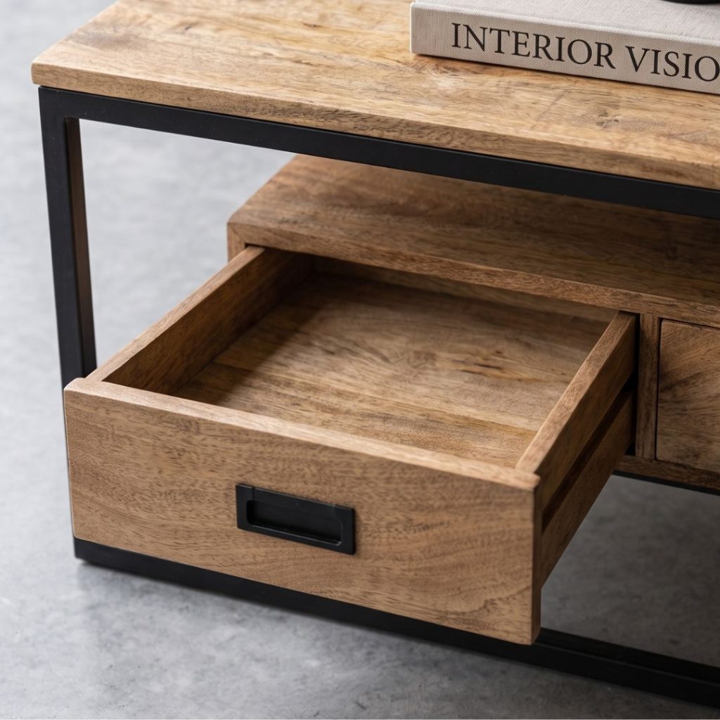 Detailfoto van Salontafel Sem van HUUS gemaakt van onbewerkt massief mangohout.
