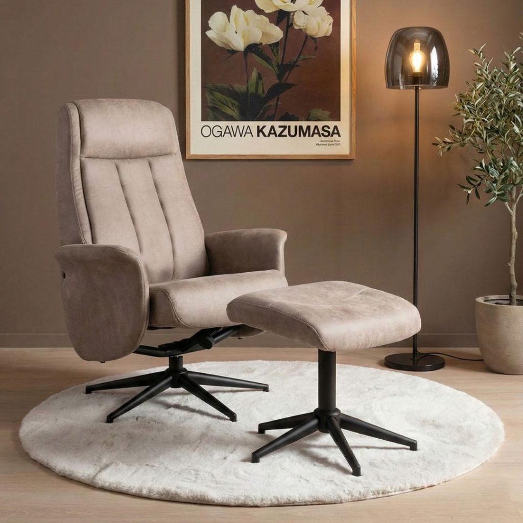 Relaxfauteuil Sam van HUUS, in een onderhoudsvriendelijke micro suede stof.