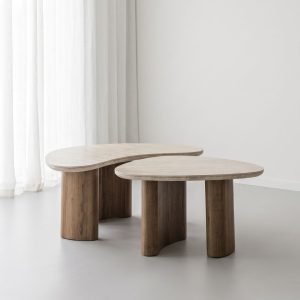 Trendy salontafelset Silvy gemaakt van travertin met warm hout.