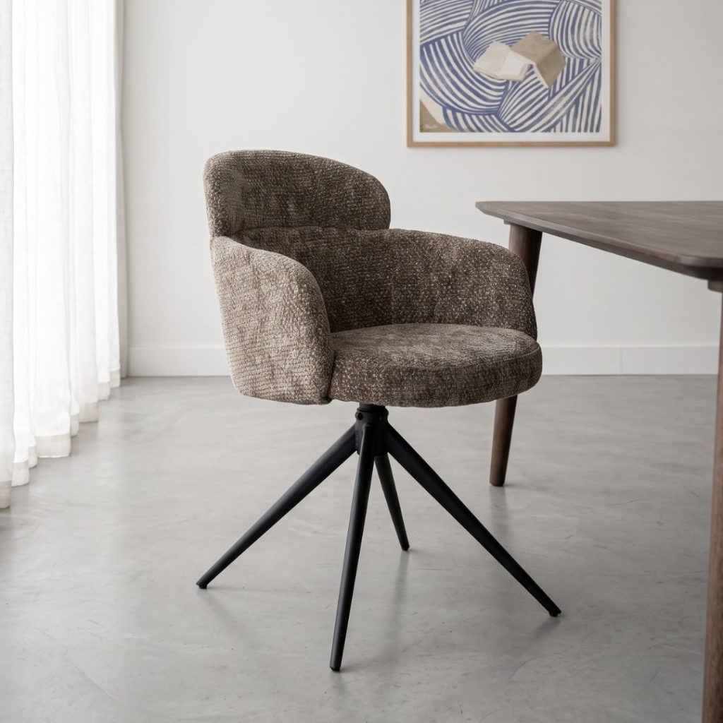 Draaibare eetkamerstoel Levi in hunterkleur in een modern interieur