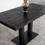 Detail foto zwart mangohouten tafelblad van eettafel Sevilla van HUUS
