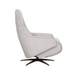 Schuinaanzicht Elektrische Fauteuil Odense van LABEL51 in naturel royal boucle.