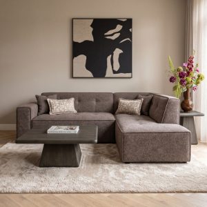 Bruin hoekbank Vera van HUUS, comfortabel en met een luxe uitstraling.