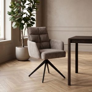Armstoel Rosora van Tower Living in beige met zwarte metalen poten, gestyled aan een eettafel in een modern interieur.